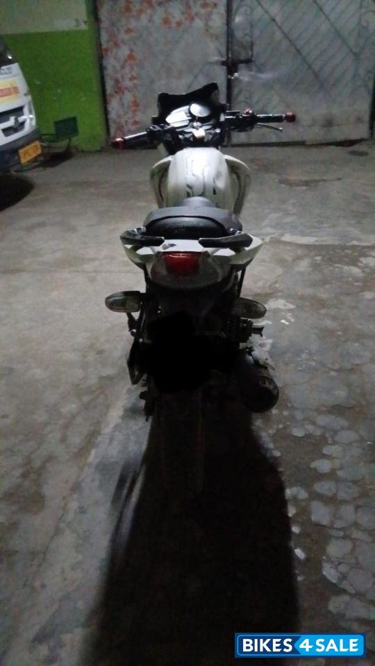 White TVS Apache RTR 180