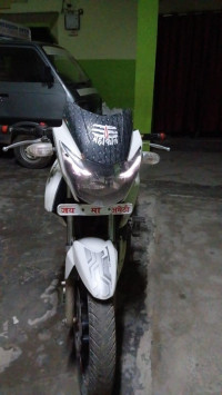 White TVS Apache RTR 180
