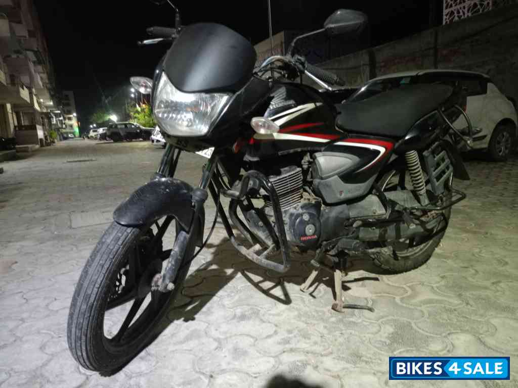 Black Honda Shine 125