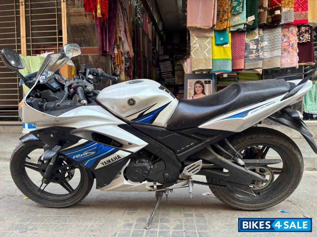White Yamaha YZF R15 S