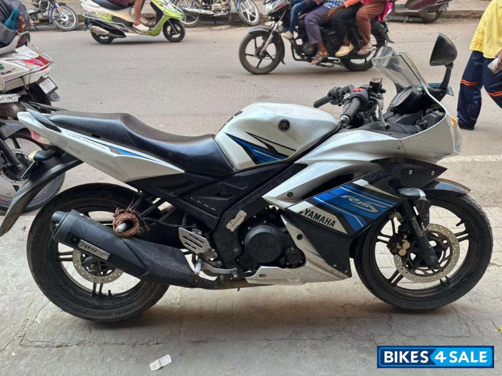 White Yamaha YZF R15 S