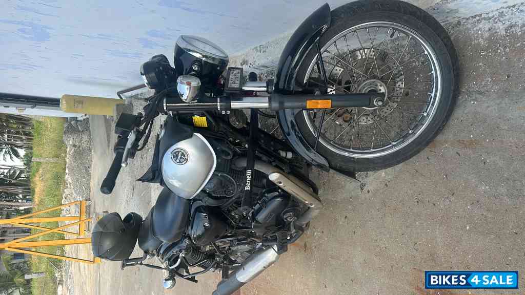 Silver Benelli Imperiale 400 BS6