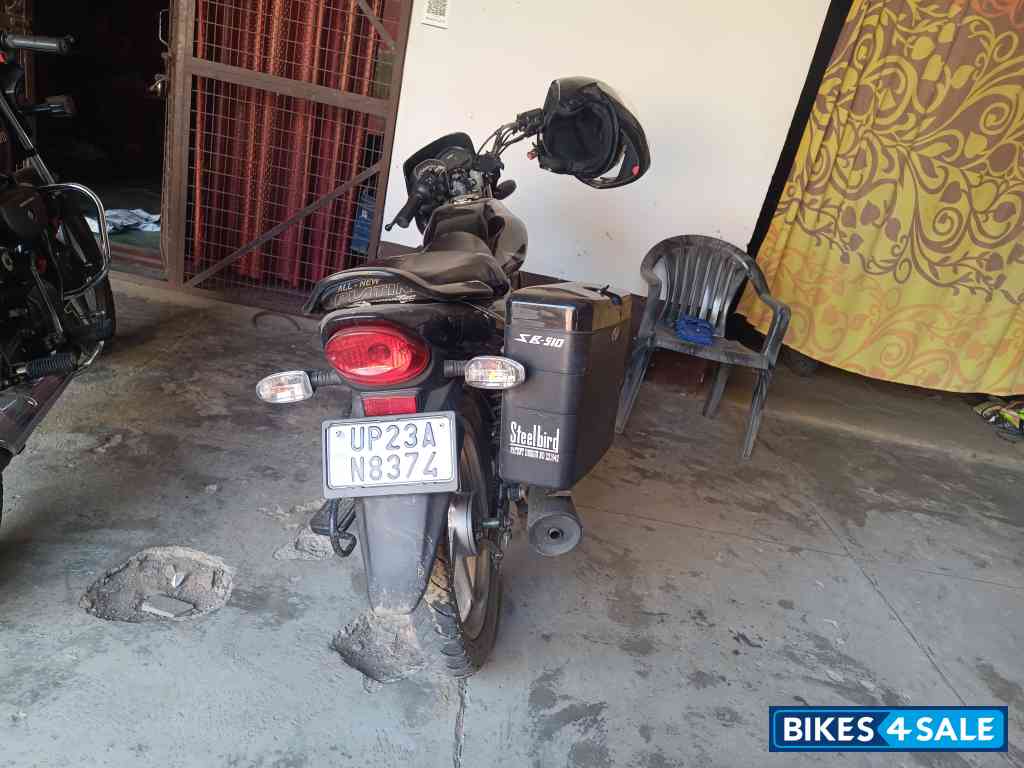 Black Bajaj Platina 100 ES