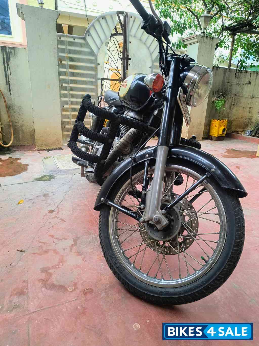 Black Royal Enfield Classic 350 BS VI