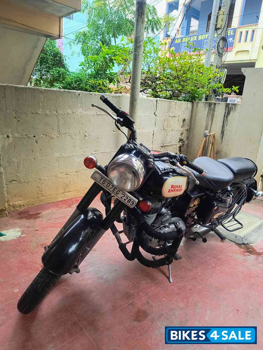Black Royal Enfield Classic 350 BS VI