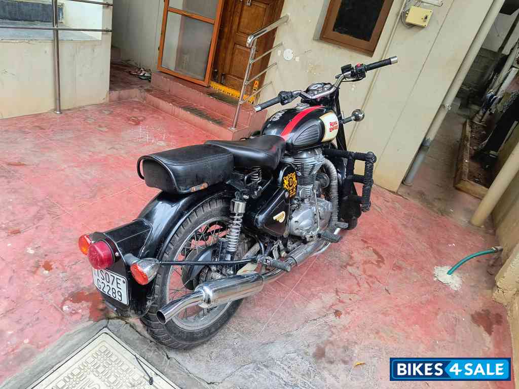 Black Royal Enfield Classic 350 BS VI