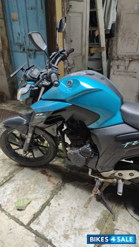 Cyan Yamaha FZS 25