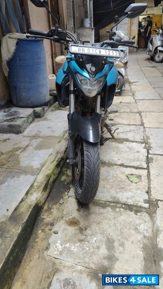 Cyan Yamaha FZS 25