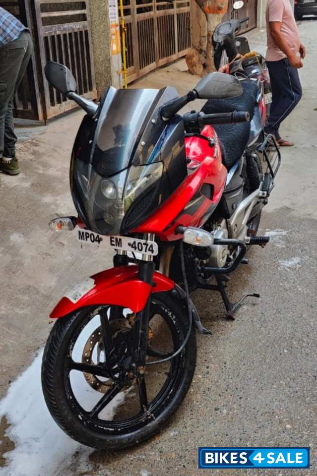Bajaj Pulsar 220F