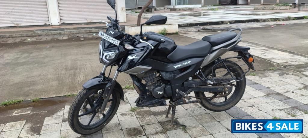 Wicked Black TVS Raider 125