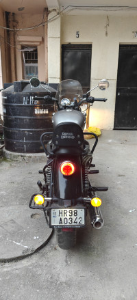 Silver Black Dual Tone Royal Enfield Meteor 350 Supernova