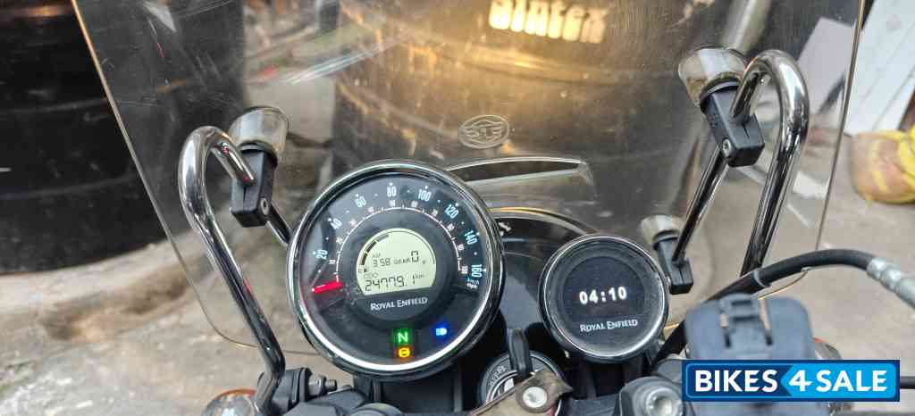 Silver Black Dual Tone Royal Enfield Meteor 350 Supernova