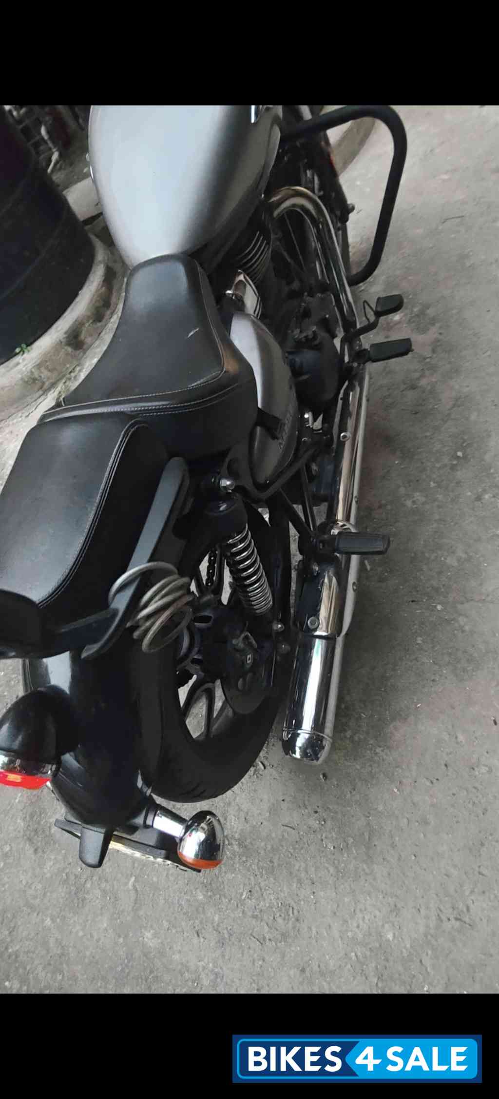 Silver Black Dual Tone Royal Enfield Meteor 350 Supernova