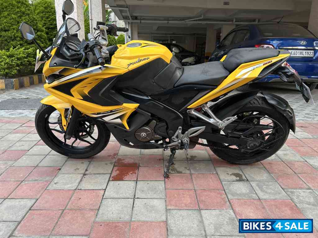 Yellow Bajaj Pulsar RS 200 ABS