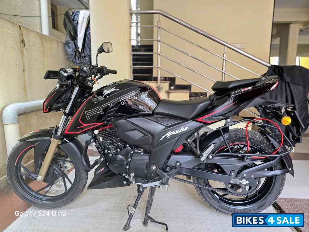 Red And Black TVS Apache RTR 200 4V Red And Black TVS Apache RTR 200 4V