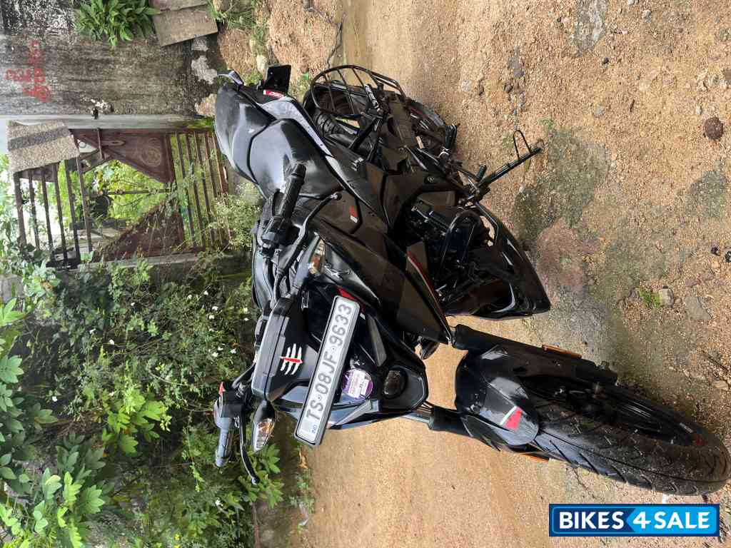 Black Bajaj Pulsar N160 Dual Channel ABS