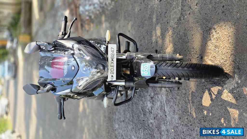Black Bajaj Pulsar 220 DTSi