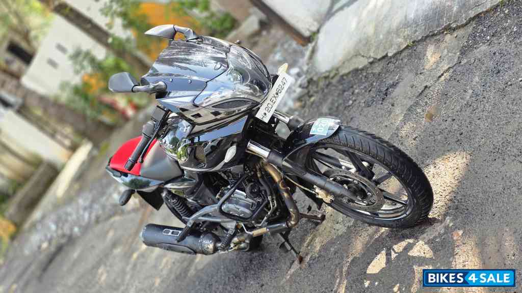 Black Bajaj Pulsar 220 DTSi Black Bajaj Pulsar 220 DTSi