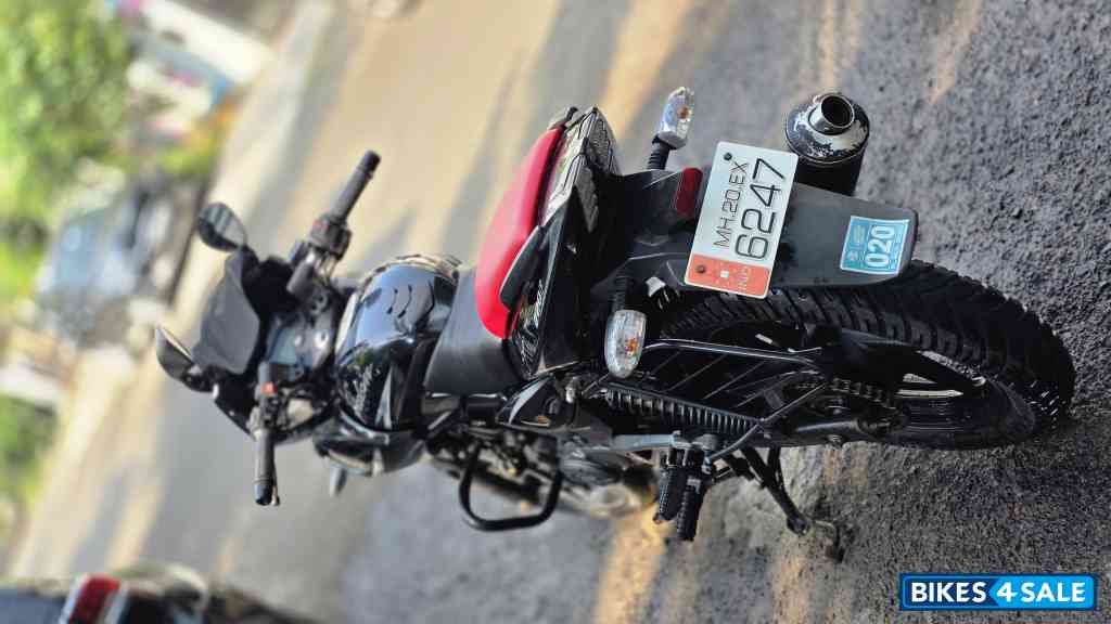 Black Bajaj Pulsar 220 DTSi Black Bajaj Pulsar 220 DTSi