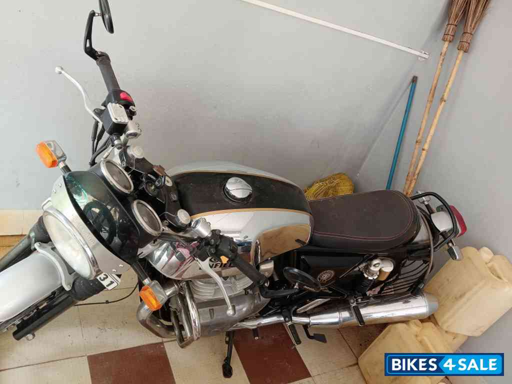 Black Royal Enfield Bullet Continental GT 650