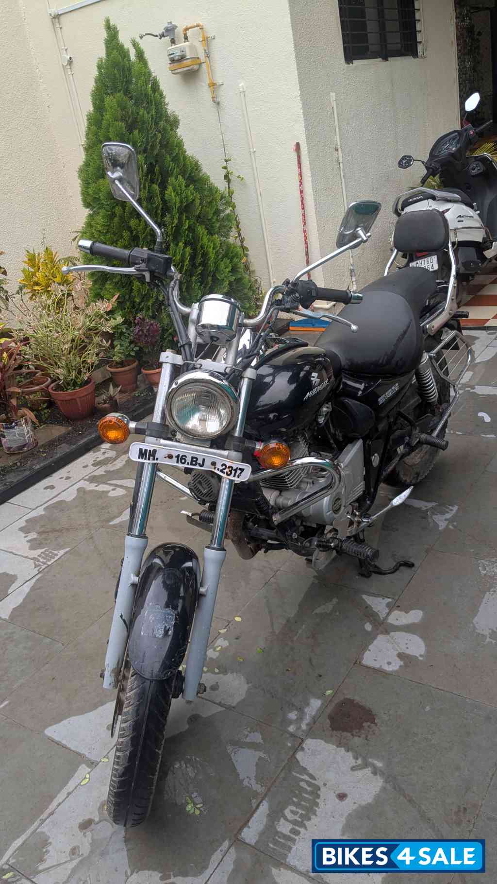Bajaj Avenger 220 DTS-i