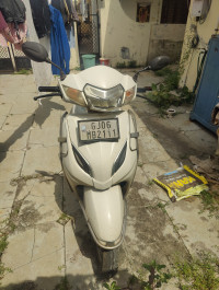 White Honda Activa 5G