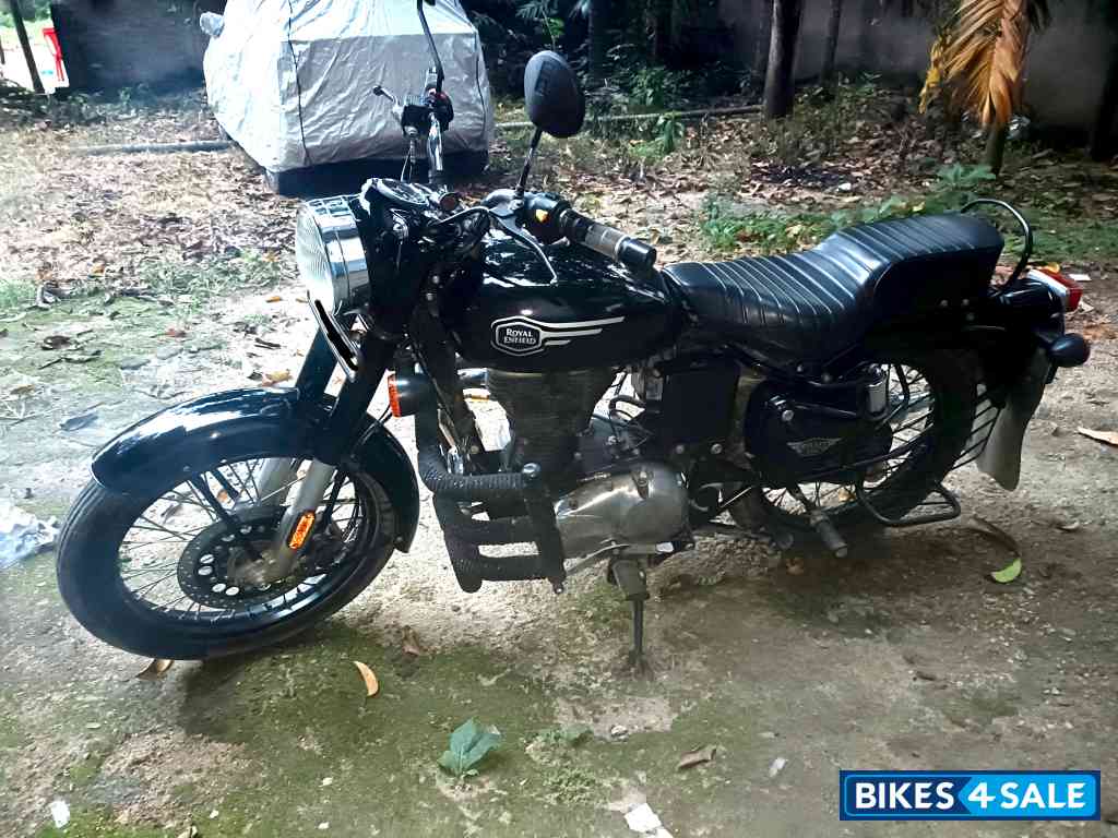 Black Royal Enfield Bullet 350