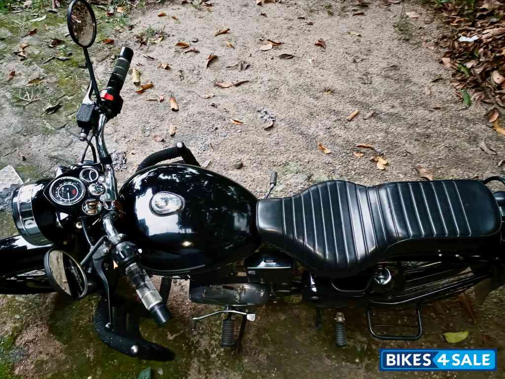 Black Royal Enfield Bullet 350