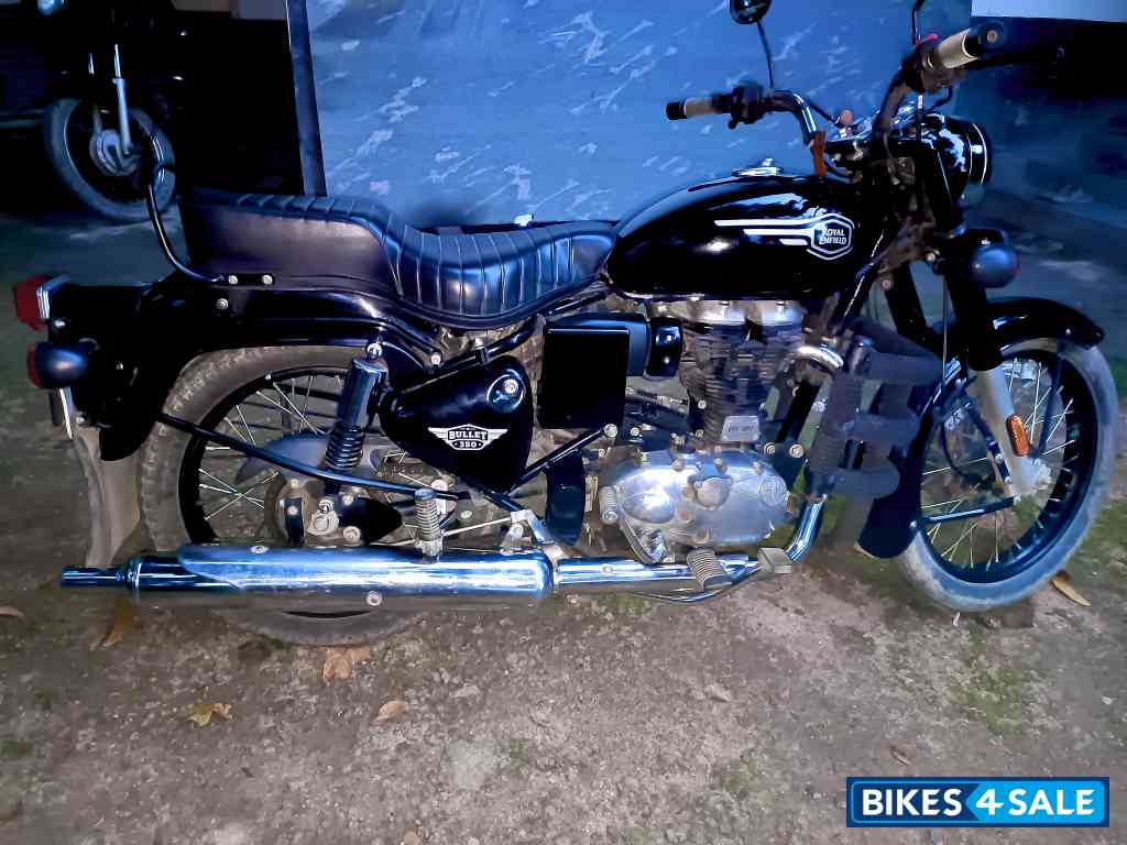 Black Royal Enfield Bullet 350