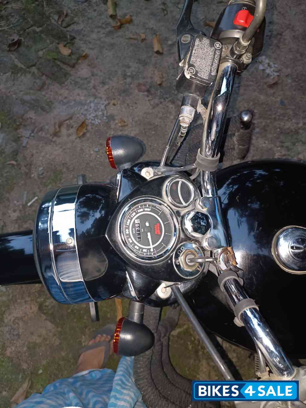 Black Royal Enfield Bullet 350