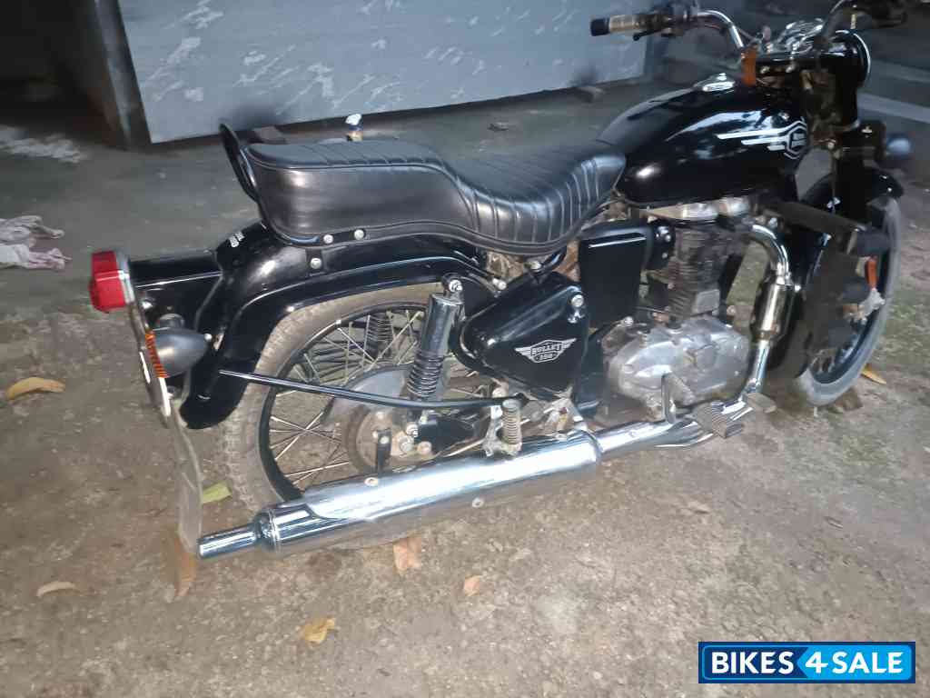 Black Royal Enfield Bullet 350