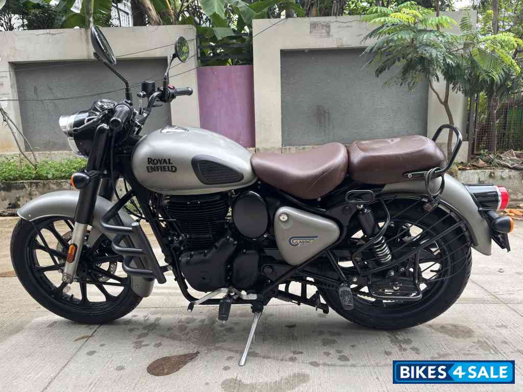 Dark Gunmetal Grey Royal Enfield Classic 350 BS VI