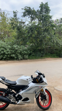 Intensity White Yamaha R15 V4