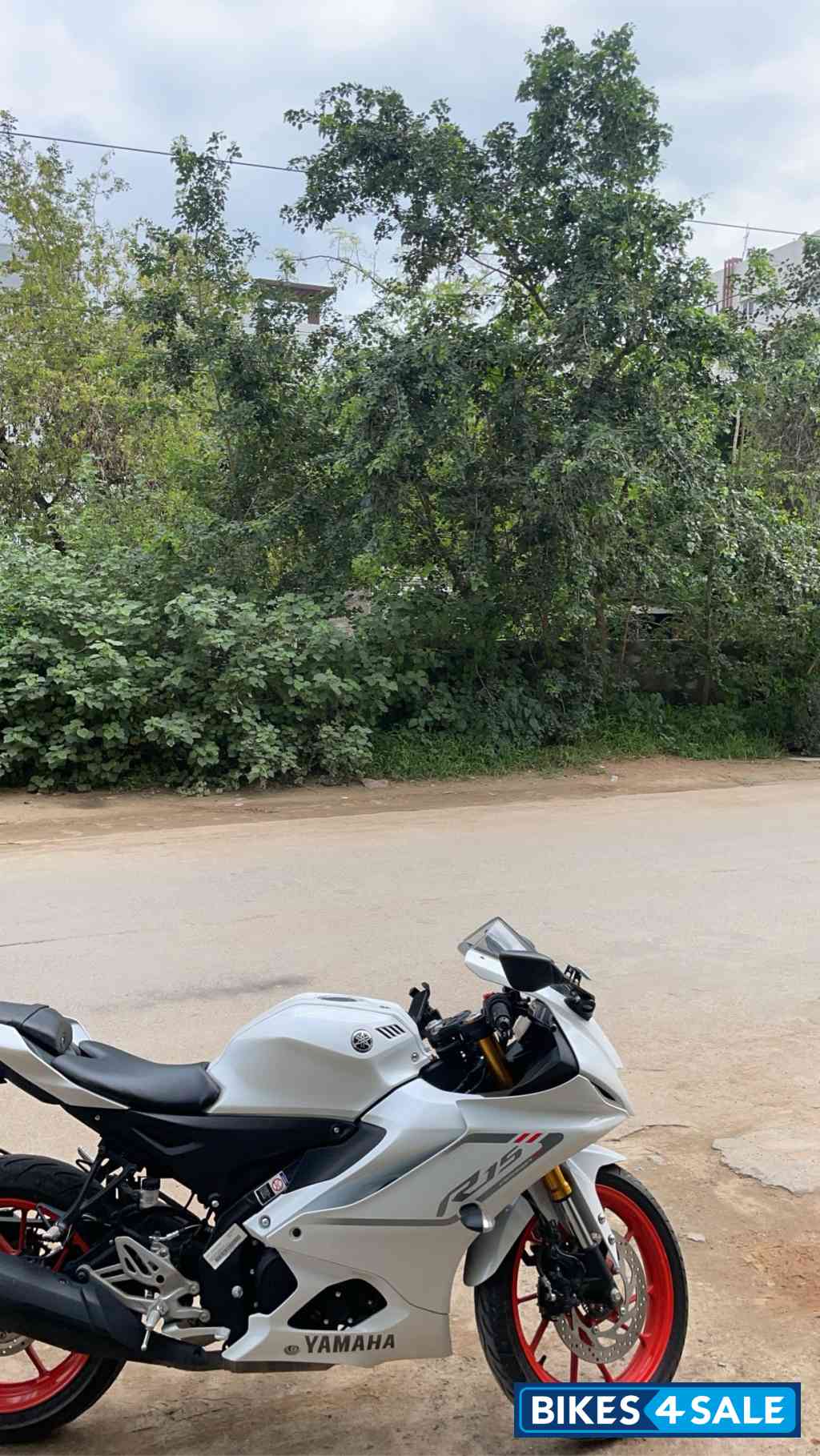 Intensity White Yamaha R15 V4