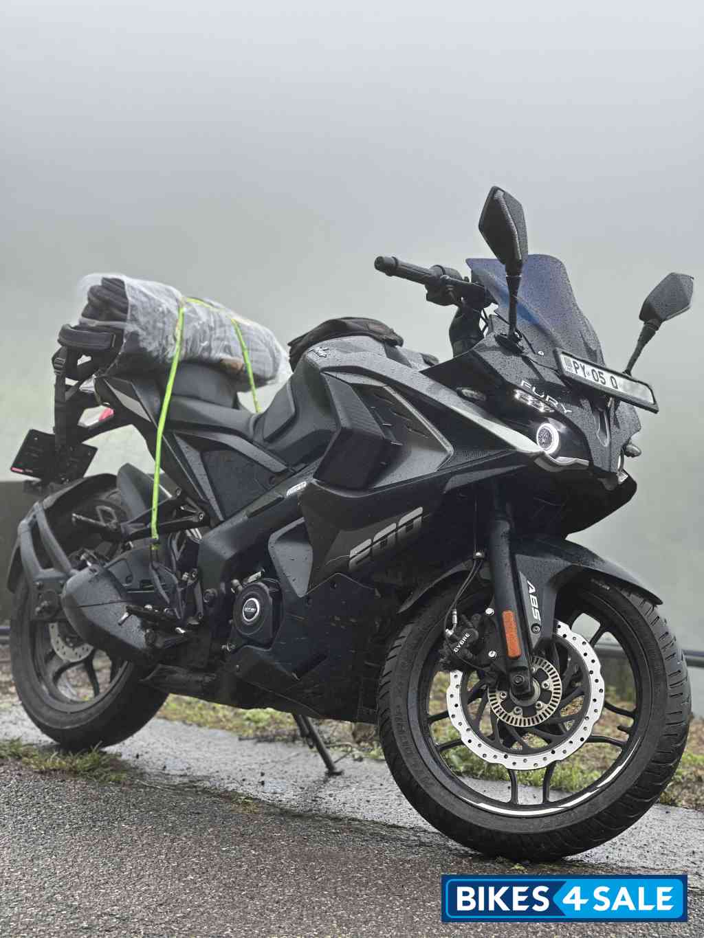 Grey Bajaj Pulsar RS 200 BS6