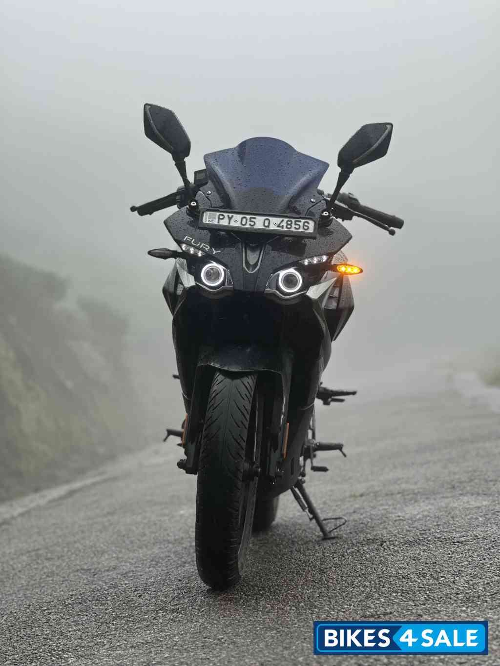Grey Bajaj Pulsar RS 200 BS6