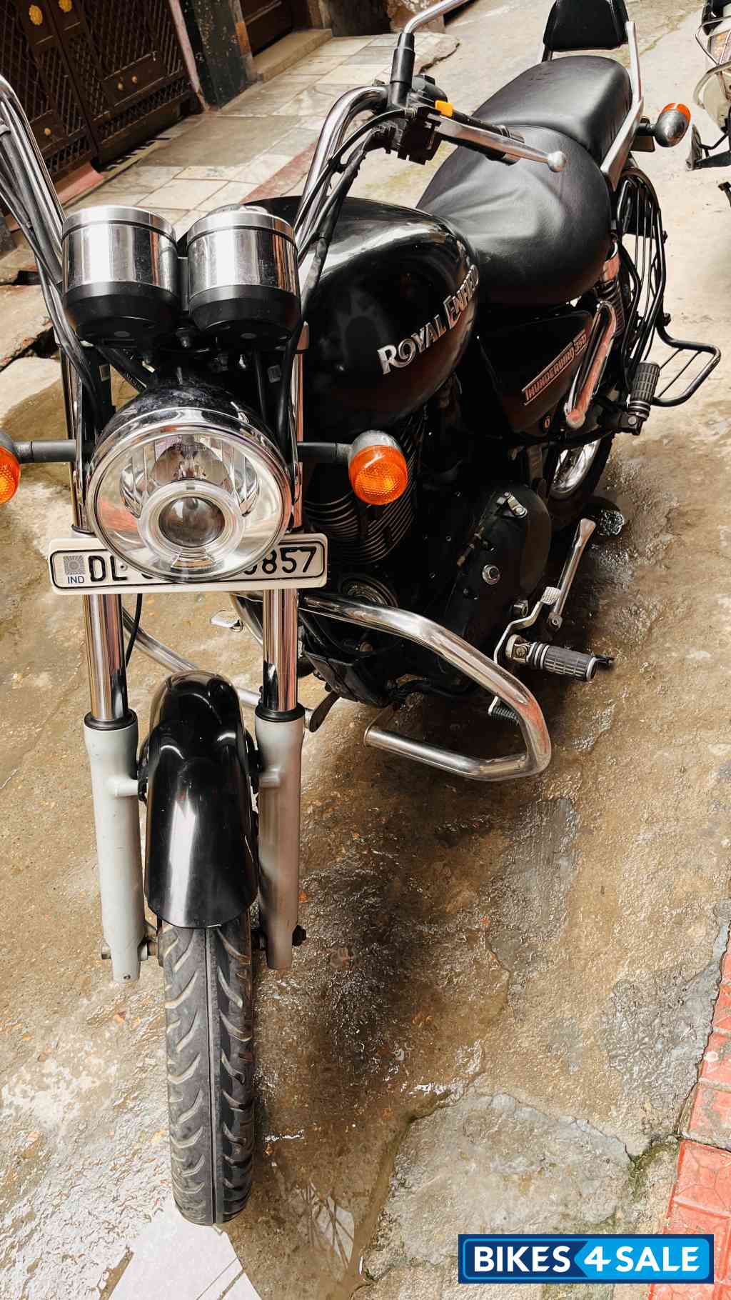 Black Royal Enfield Thunderbird 350