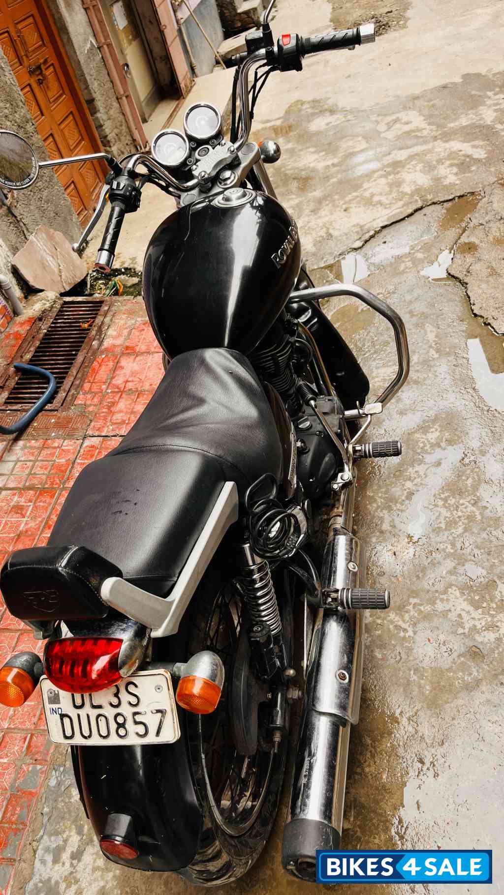 Black Royal Enfield Thunderbird 350