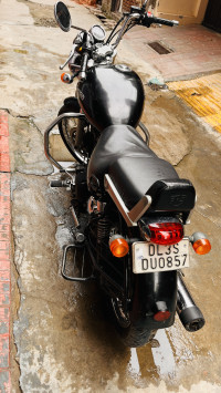 Black Royal Enfield Thunderbird 350