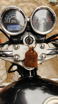 Black Royal Enfield Thunderbird 350