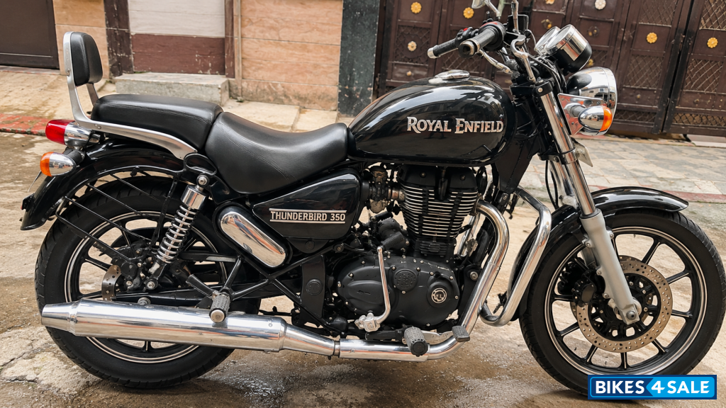 Black Royal Enfield Thunderbird 350 Black Royal Enfield Thunderbird 350