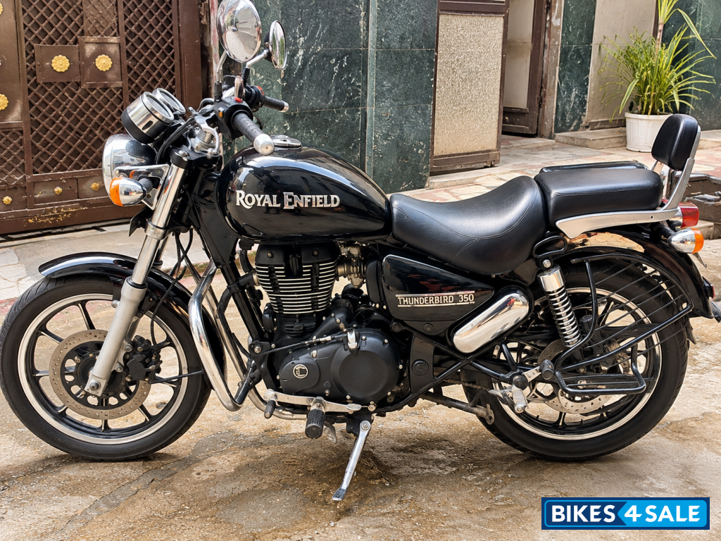 Black Royal Enfield Thunderbird 350 Black Royal Enfield Thunderbird 350