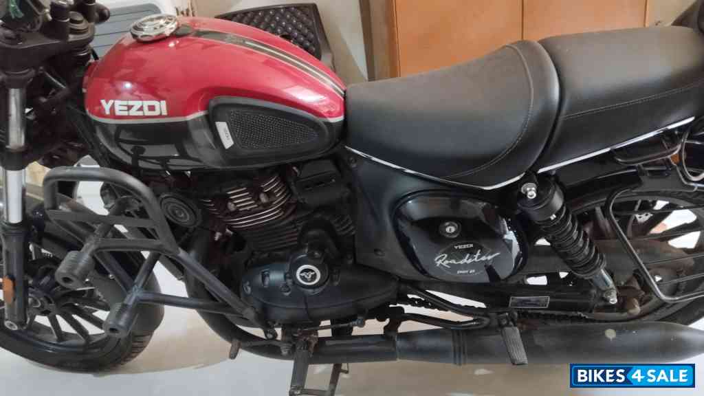 Yezdi Roadster Dual Tone