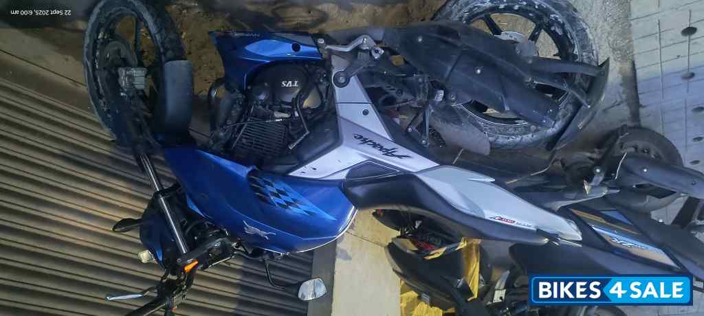 Blue TVS Apache RTR 160 4V