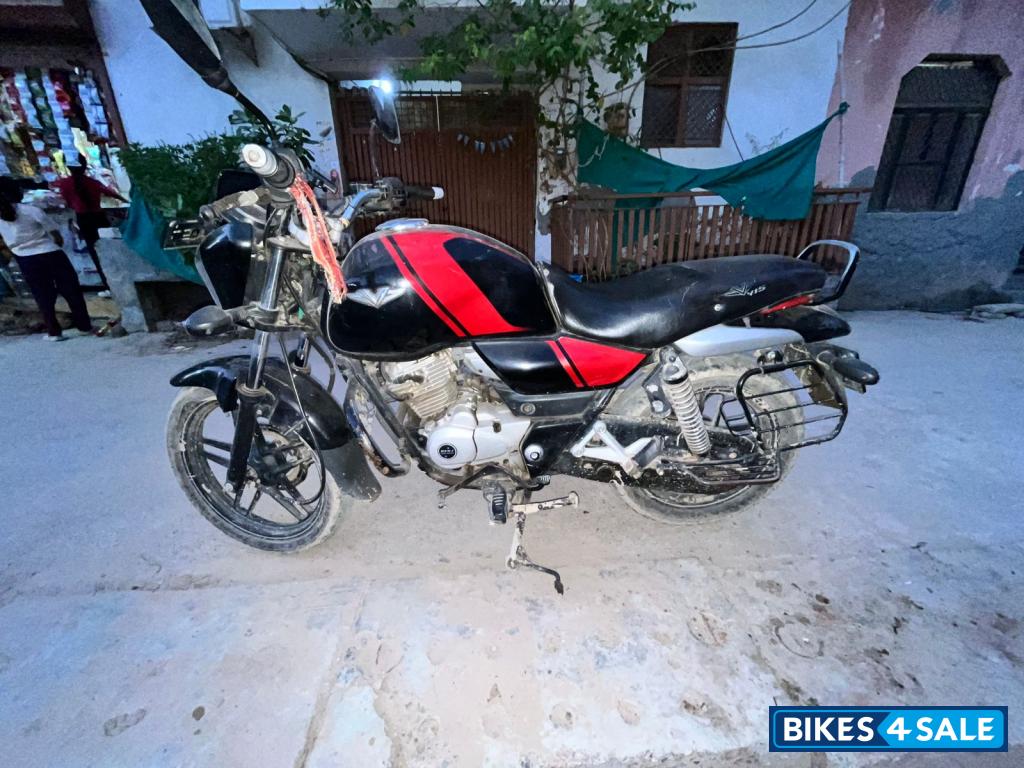 Bajaj V15
