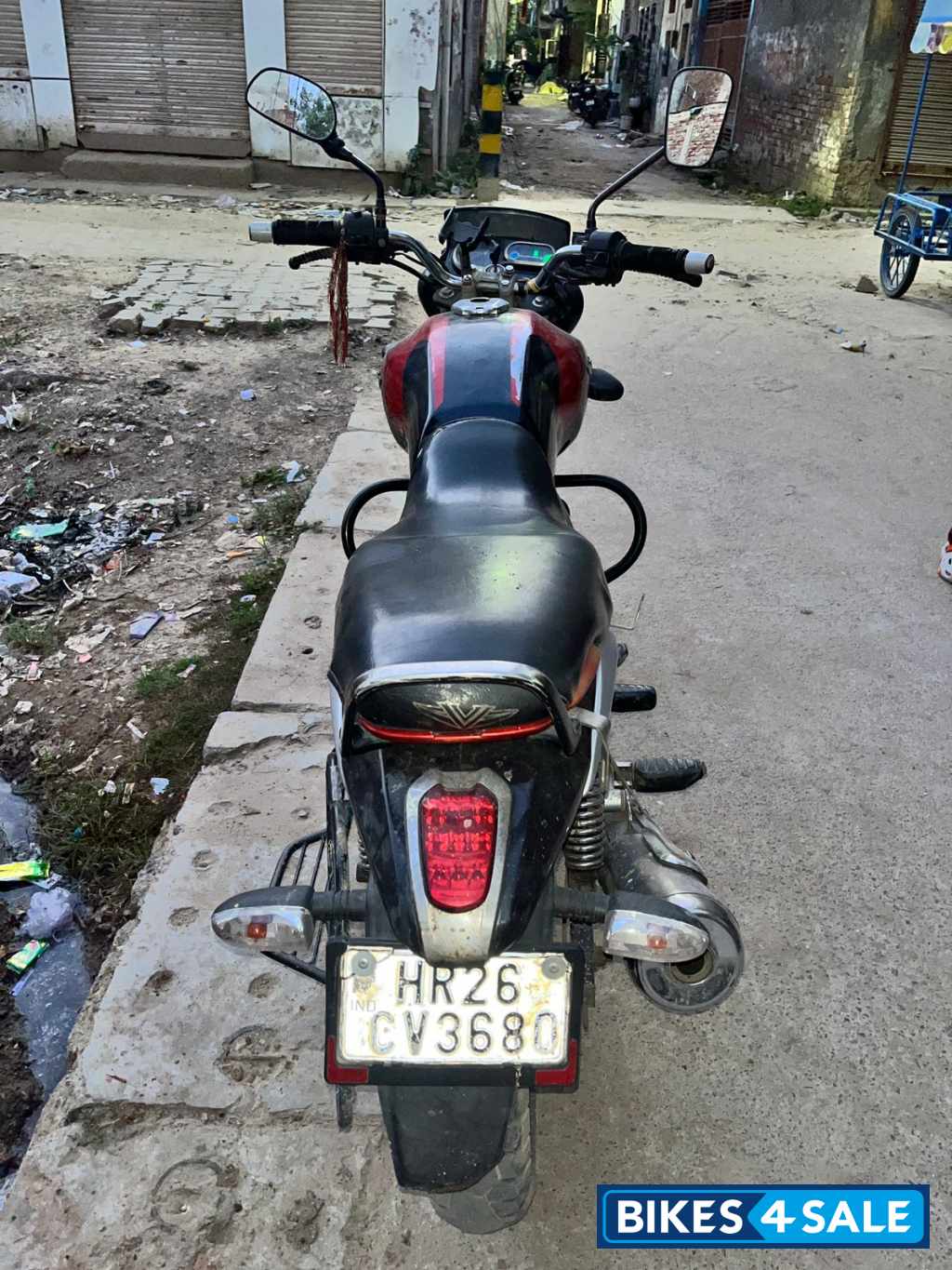 Bajaj V15