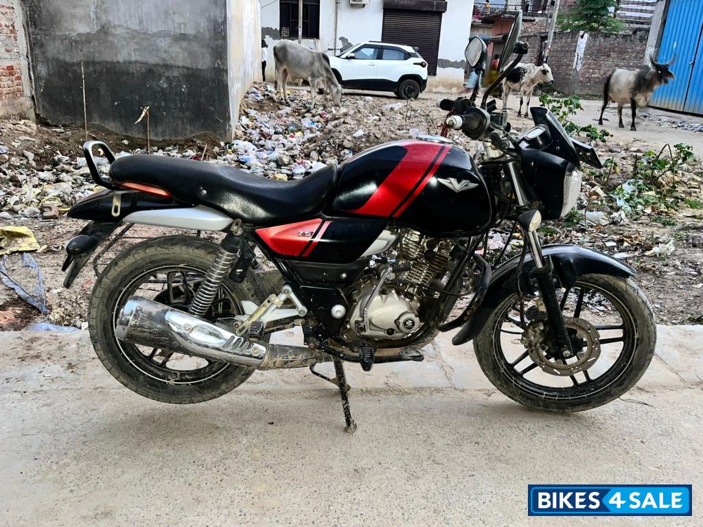 Bajaj V15