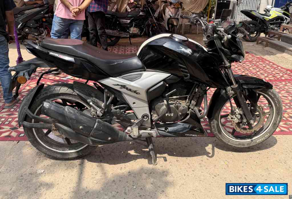 Black TVS Apache RTR 160 4V