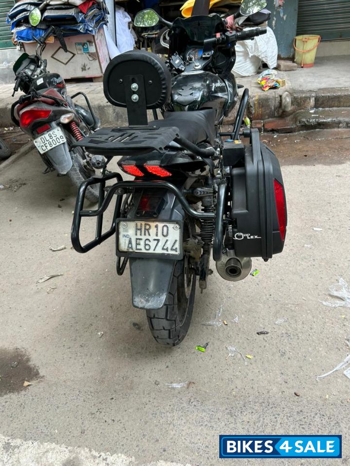 Black Bajaj Pulsar 220F
