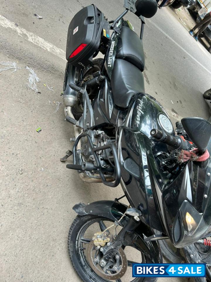 Black Bajaj Pulsar 220F